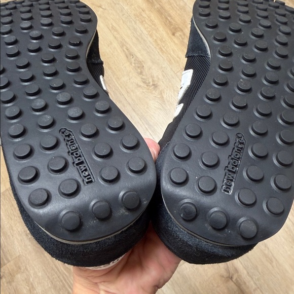 New Balance 410 Retro Black and White Light Weight Sneakers EUC - Picture 6 of 16